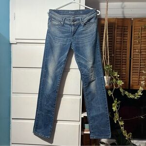 Levi’s Modern Rise (Mid Rise) Demi Curve Straight Leg Jeans in Size 28W
